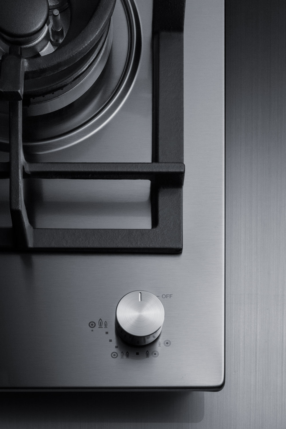 1-burner gas cooktop made in Italy with a sealed dual-burner, cast iron grate, and a 304 grade stainless steel surface